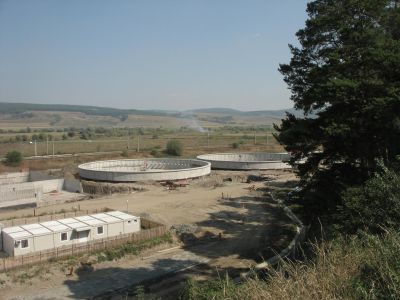 Den nya grannen till borgen i Marienburg - ett stort reningsverk.