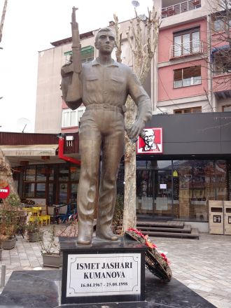 I Prizren. Kosovoalbansk soldat.
