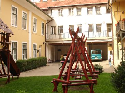 Innergården till Evangelisk-lutherska kyrkan.