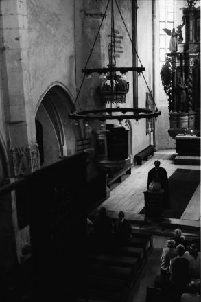 Evangelisk gudstjänst i Reichesdorfs gotiska basilika.