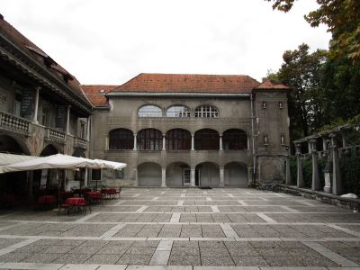 Križanke.