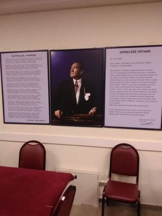 Kemal Atatürk på sportklubben i närheten av järnvägsstationen i Halkalı.