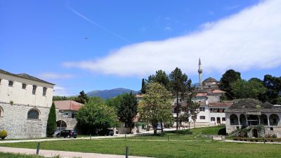 En av stadens fyra moskéer.