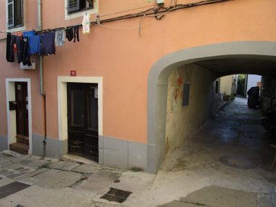 Izola.