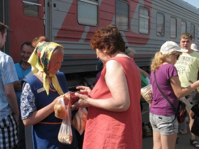 Kommers på perrongen.